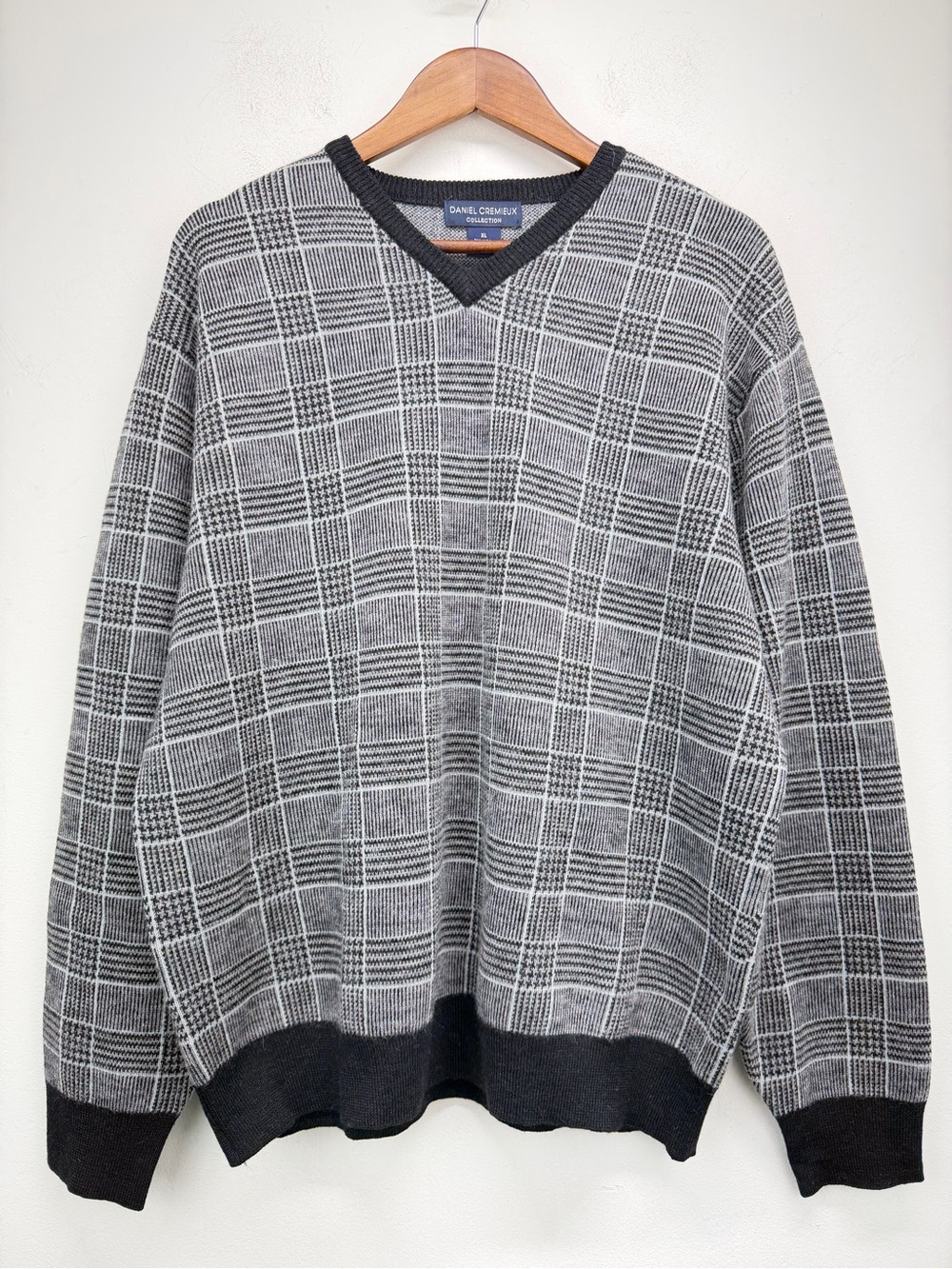 Daniel Cremieux Collection Sz XL Men’s Gray Wool Blend Glen Plaid V-neck Sweater